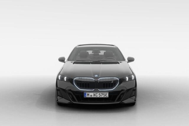BMW i5 Touring eDrive40 M Sport Edition | M Sport Pro | Innovation Pack | Travel Pack | Comfort Pack