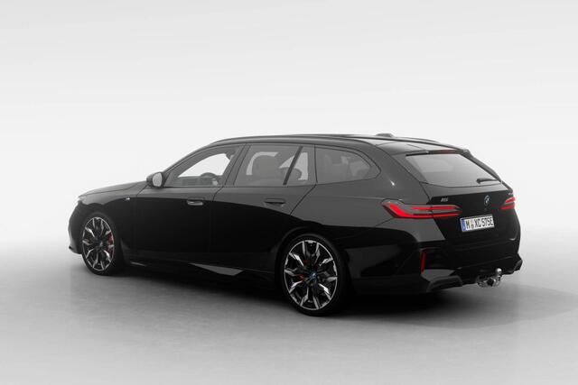 BMW i5 Touring eDrive40 M Sport Edition | M Sport Pro | Innovation Pack | Travel Pack | Comfort Pack