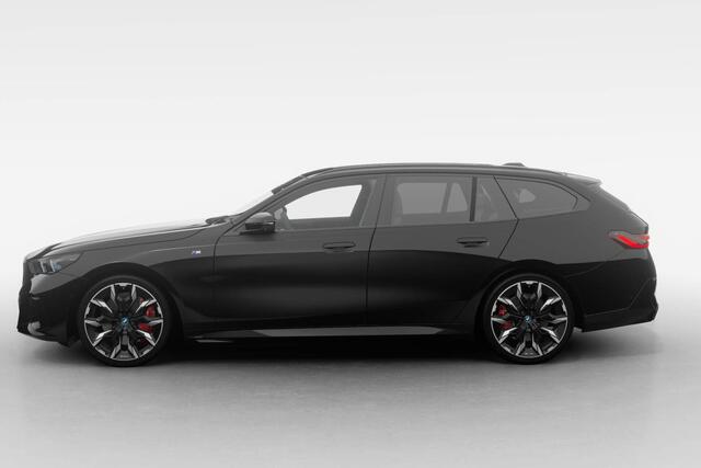 BMW i5 Touring eDrive40 M Sport Edition | M Sport Pro | Innovation Pack | Travel Pack | Comfort Pack