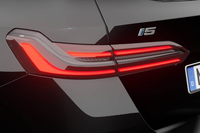 BMW i5 Touring eDrive40 M Sport Edition | M Sport Pro | Innovation Pack | Travel Pack | Comfort Pack