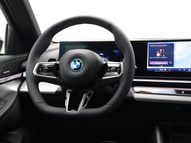 BMW i5 Touring eDrive40 M-Sportpakket | M-Pakket Pro | Panoramadak | Trekhaak | Comfortzetels
