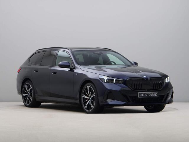 BMW i5 Touring eDrive40 M-Sportpakket | M-Pakket Pro | Panoramadak | Trekhaak | Comfortzetels