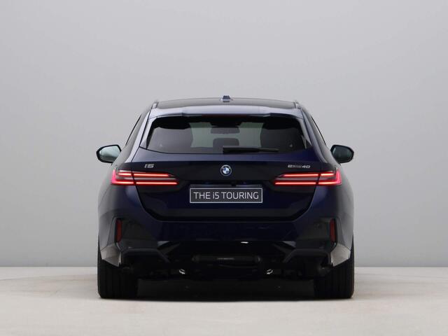 BMW i5 Touring eDrive40 M-Sportpakket | M-Pakket Pro | Panoramadak | Trekhaak | Comfortzetels