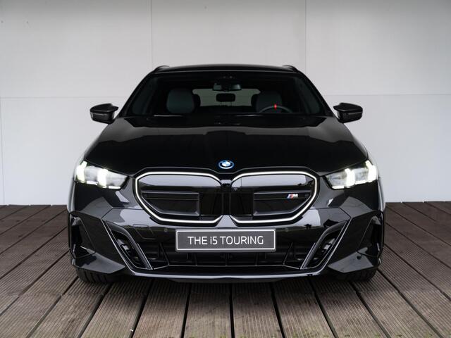 BMW i5 Touring M60 xDrive 84 kWh | M Sportpakket Pro | Innovation Pack | Comfort Pack