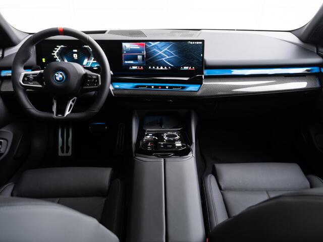 BMW i5 Touring M60 xDrive 84 kWh | M Sportpakket Pro | Innovation Pack | Comfort Pack