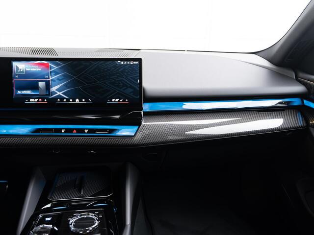 BMW i5 Touring M60 xDrive 84 kWh | M Sportpakket Pro | Innovation Pack | Comfort Pack