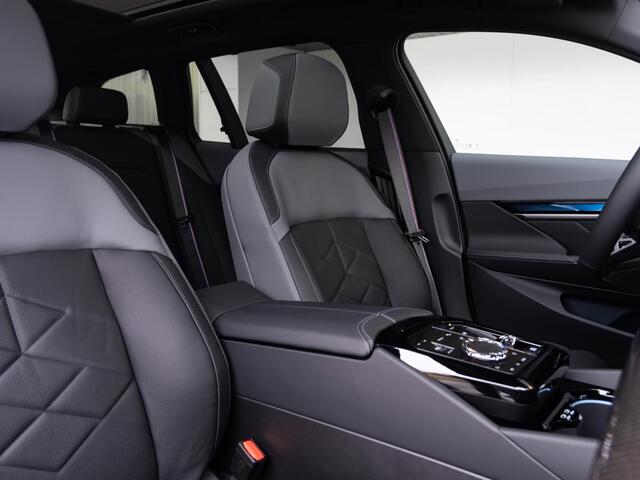 BMW i5 Touring M60 xDrive 84 kWh | M Sportpakket Pro | Innovation Pack | Comfort Pack