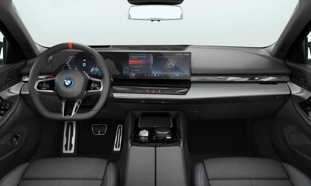 BMW i5 M60 xDrive 84 kWh | M Sportpakket Pro | Equipment Pack Pro | Travel Pack