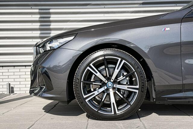 BMW i5 eDrive40