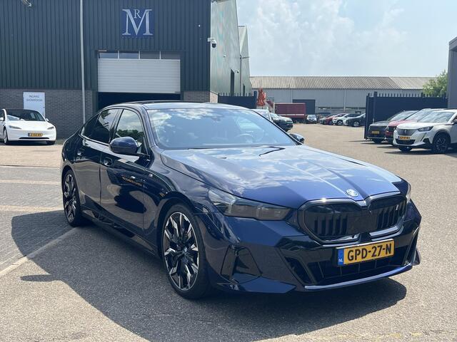 BMW i5 eDrive40 84 kWh ORIG. NL. NAP KM. | MEGA VOL | M-SPORTPAKKET | PANO | HARMAN&KARDON