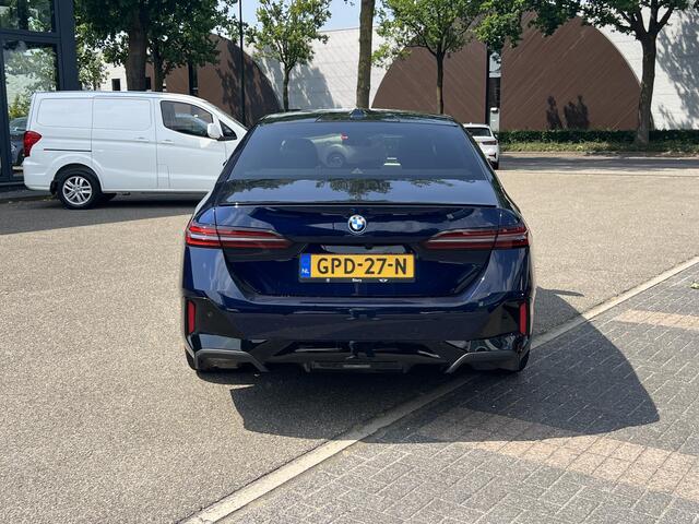 BMW i5 eDrive40 84 kWh ORIG. NL. NAP KM. | MEGA VOL | M-SPORTPAKKET | PANO | HARMAN&KARDON