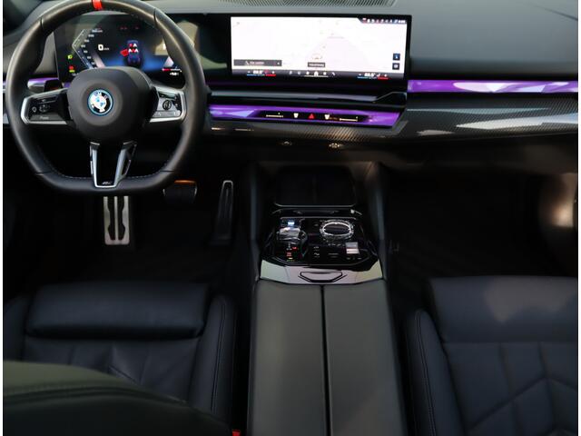 BMW i5 M60 xDrive 84 kWh | Pano | B&W | Achterasbestuuring | Head-Up | NAP