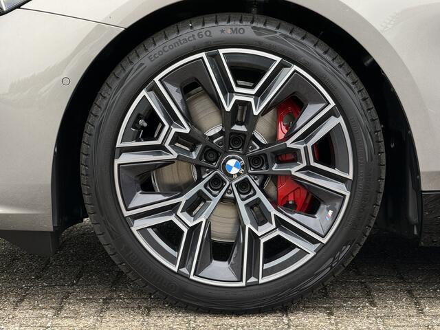 BMW i5 eDrive40 | M-Sport Pro | 20'' | Panorama. | Driv. Plus | Park. Prof. | Comfortstoel. | Head-Up | Stoelvent. | Comf. Acc. | Zonnescherm achter | Adapt. LED | Driv. Ass.