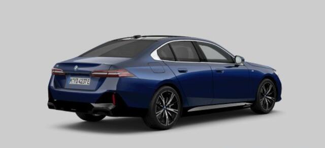 BMW i5 eDrive40 M Sport Edition 84 kWh M Sport - Panoramadak - Comfort Pack - Comfort Acces - Parking Assistant Plus - Driving Assistant Professional - Active Guard - Head up - Elektrische Achterklep - Stuurwielrandverwarming -