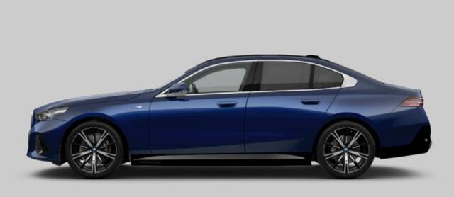 BMW i5 eDrive40 M Sport Edition 84 kWh M Sport - Panoramadak - Comfort Pack - Comfort Acces - Parking Assistant Plus - Driving Assistant Professional - Active Guard - Head up - Elektrische Achterklep - Stuurwielrandverwarming -