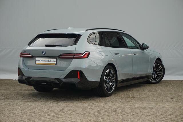 BMW i5 Touring eDrive40 M Sport Edition 19'' / Driving Assistant Plus / Comfort Acces / Adaptieve LED koplampen
