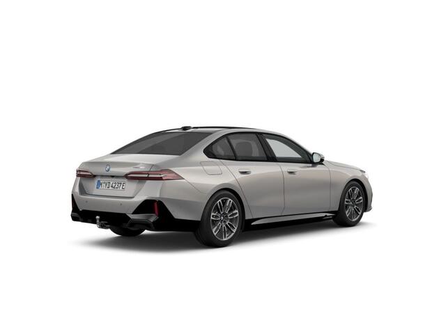 BMW i5 eDrive40 M Sport Edition | M Sportpakket | Equipment Package Pro | Travel Package