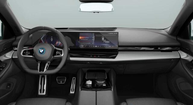 BMW i5 eDrive40 84 kWh Panoramadak | Stoelventilatie | CoPilot | Harman Kardon