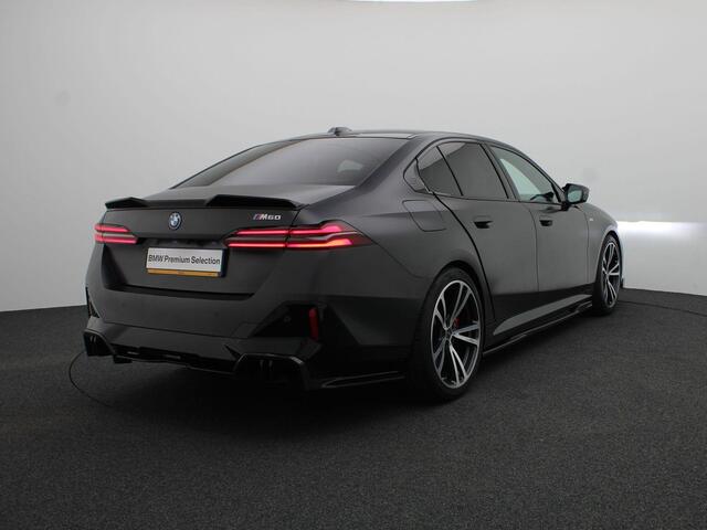 BMW i5 M60 xDrive M Sportpakket Pro | Innovation Pack | Travel Pack | Comfort Pack | Adaptief M Onderstel Professional | Panoramadak | Driving Assistant Professional | Bowers & Wilkins | M Performance Accessoires | 20''