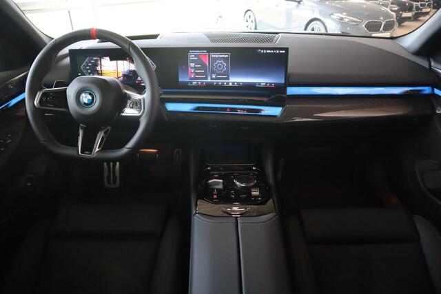 BMW i5 Sedan M60 xDrive M Sportpakket Pro | Innovation Pack | Travel Pack | Comfort Pack | Driving Assistant Professional