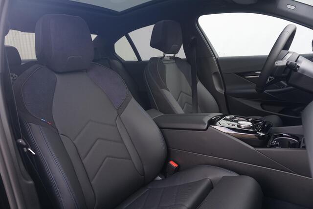 BMW i5 xDrive40 M Sportpakket 19'' / Panoramadak / Harman Kardon / Parking Assistant Plus / Trekhaak