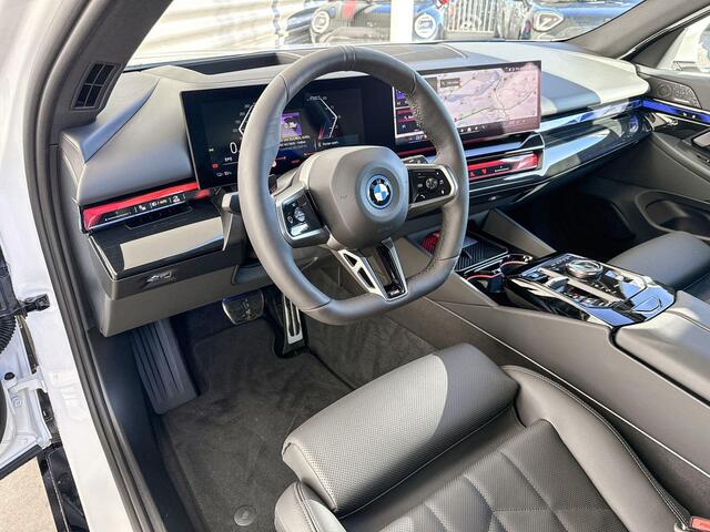 BMW i5 Touring eDrive40 M Sportpakket Pro / Innovation Pack / Travel Pack