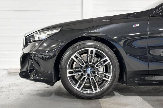 BMW i5 Sedan eDrive40 | M-Sport | Travel Pack | Comfort Pack | Driving Assistant Plus | Harman/Kardon | Comfort Access | Trekhaak