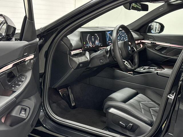 BMW i5 Sedan eDrive40 | M-Sport | Travel Pack | Comfort Pack | Driving Assistant Plus | Harman/Kardon | Comfort Access | Trekhaak