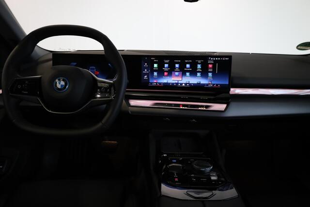 BMW i5 Sedan eDrive40 Elektrische Trekhaak | Stoelventilatie | Driving Assistant Plus | Harman Kardon