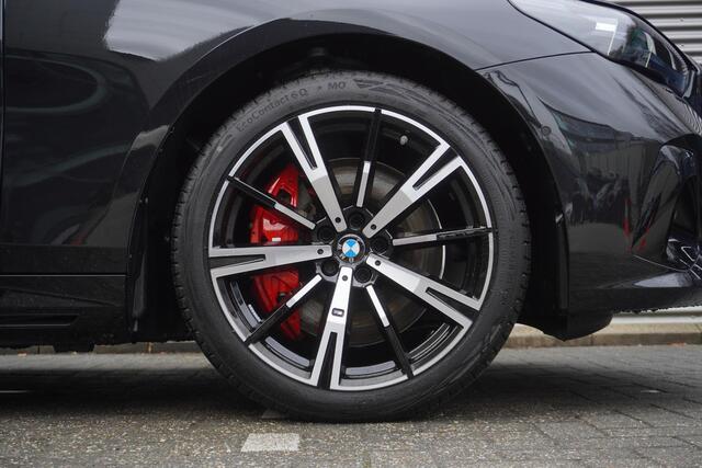 BMW i5 Touring eDrive40 M Sportpakket Pro | Panoramadak elektrisch | Bowers & Wilkins Surround Sound System | Driving Assistant Professional | Adaptieve LED-koplampen