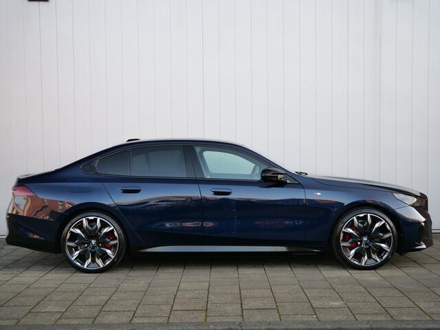 BMW i5 M60 xDrive 84 kWh M Sport Pro Pack Panoramadak / Trekhaak / HUD / ACC / Harman/Kardon