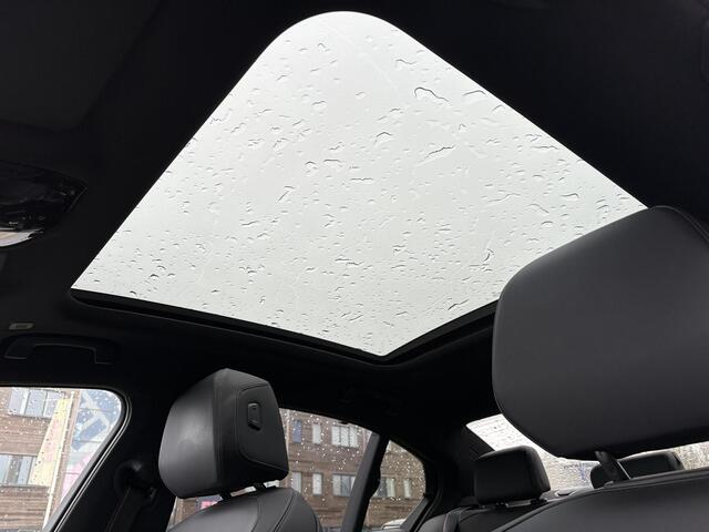 BMW i5 eDrive40 84 kWh | VOL! | Panoramadak | H&K Audio | M Pakket | Stoel- Ventilatie & Verwarming | Memory Seats |