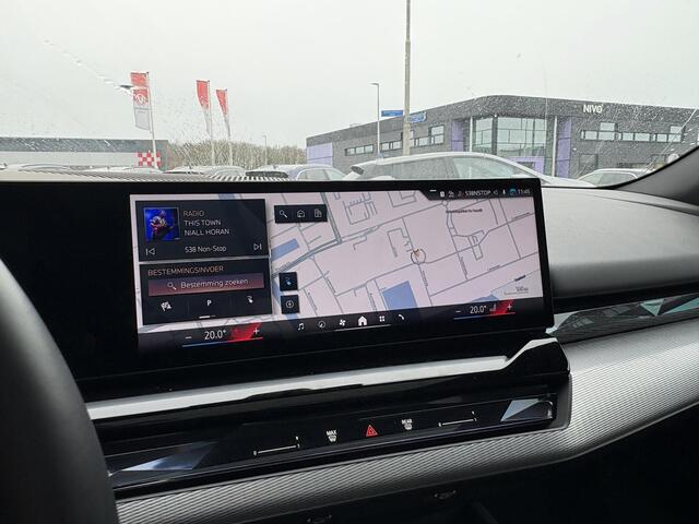 BMW i5 eDrive40 84 kWh | VOL! | Panoramadak | H&K Audio | M Pakket | Stoel- Ventilatie & Verwarming | Memory Seats |