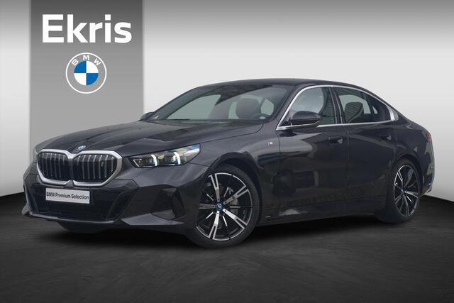 BMW i5 eDrive40 M Sport | Trekhaak / Panoramadak / Driving Assistant Professional / Parking Assistant Professional / Elektrische Comfortstoelen + Memory / Stoelventilatie / Head-up / Rondomzicht camera's