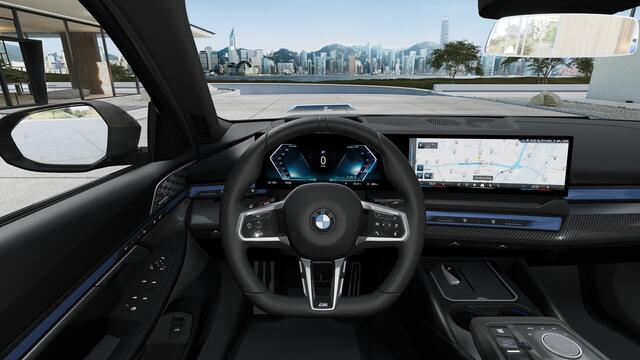 BMW i5 Touring eDrive40 M Sport / Panoramadak / Trekhaak / Bowers & Wilkins / Parking Assistant Plus / Adaptieve LED / Stoelventilatie / Comfort Access