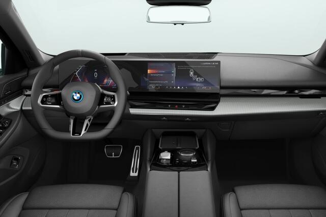 BMW i5 Sedan eDrive40 M Sport Edition 84 kWh | M Sportpakket Pro | Innovation Pack | Travel Pack | Comfort Pack | Trekhaak