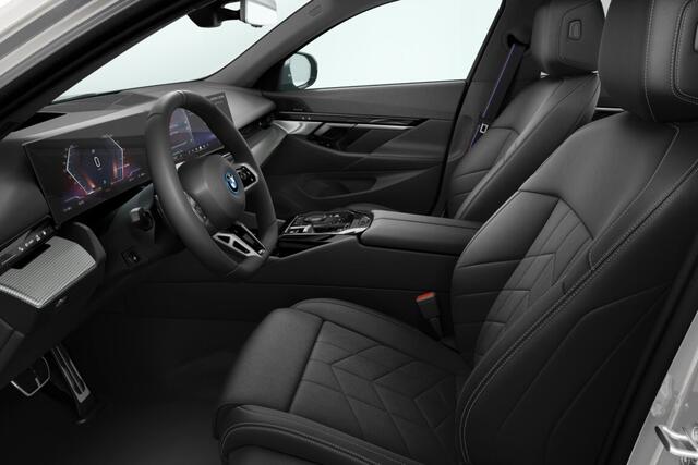 BMW i5 Sedan eDrive40 M Sport Edition 84 kWh | M Sportpakket Pro | Innovation Pack | Travel Pack | Comfort Pack | Trekhaak