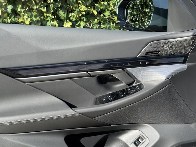 BMW i5 Touring eDrive40 | M-Sport Pro | 21'' | Panorama. | Comfortstoel. + vent. | B&W | Trekhaak | Park. Plus | Head-Up | Driv. Plus | Stuur + stoelverw.