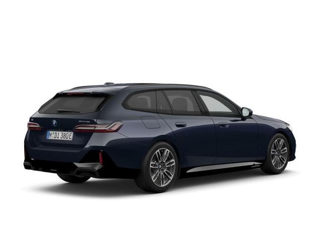 BMW i5 eDrive40 84 kWh M Sportpakket | Optie Pakket | Panorama Dak | Driving Assistant Plus | Travel Pack
