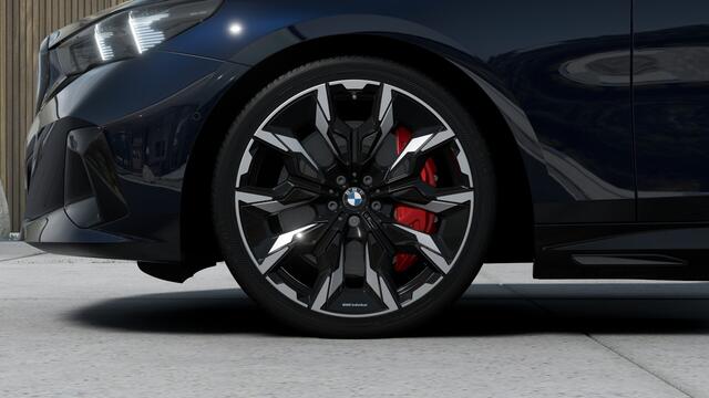 BMW i5 Touring eDrive40 M Sport / Panoramadak / Trekhaak / Bowers & Wilkins / Adaptieve LED / Parking Assistant Plus / Stoelventilatie / Comfort Access