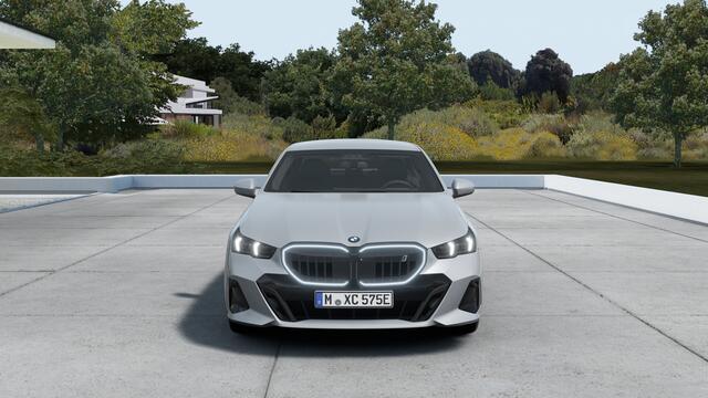 BMW i5 eDrive40 M Sport / Bowers & Wilkins / Adaptieve LED / Comfort Access / Stoelventilatie / Parking Assistant Plus / Comfortstoelen