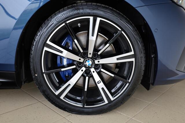 BMW i5 eDrive40 M Sport Edition | M Sportpakket Pro | Premium Pack | Travel Pack | Comfort Pack | Trekhaak | Showroom Selection