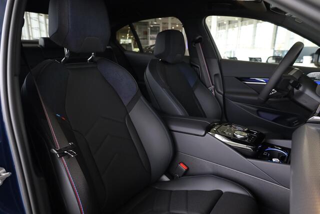 BMW i5 eDrive40 M Sport Edition | M Sportpakket Pro | Premium Pack | Travel Pack | Comfort Pack | Trekhaak | Showroom Selection