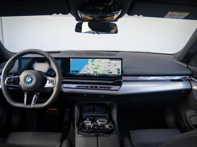BMW i5 Touring eDrive40 | M Sportpakket | Innovation Pack | Comfort Access | Stoelventilatie | Harman-Kardon | 20''