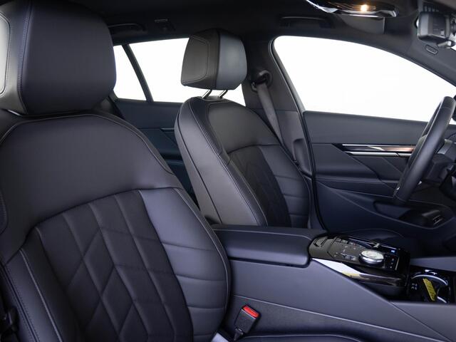 BMW i5 Touring eDrive40 | M Sportpakket | Innovation Pack | Comfort Access | Stoelventilatie | Harman-Kardon | 20''