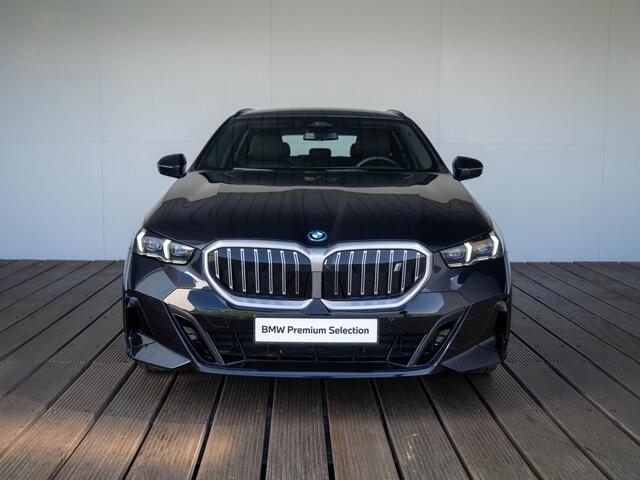 BMW i5 Touring eDrive40 | M Sportpakket | Innovation Pack | Comfort Access | Stoelventilatie | Harman-Kardon | 20''