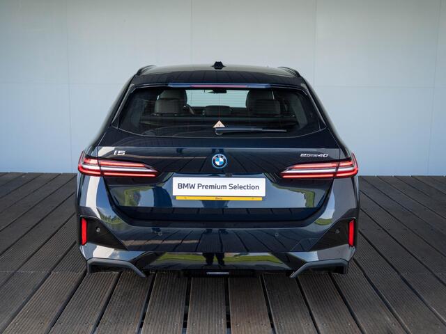 BMW i5 Touring eDrive40 | M Sportpakket | Innovation Pack | Comfort Access | Stoelventilatie | Harman-Kardon | 20''