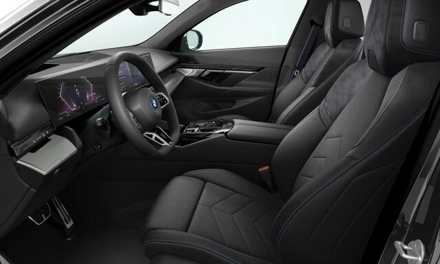 BMW i5 Touring eDrive40 M Sport Pro - Panoramadak - Parking/Driving Assistant Professional - Head up - Stoelverwarming voor/achter - Stoelventilatie - Harman Kardon - Comfort Access - Getinte Ruiten -