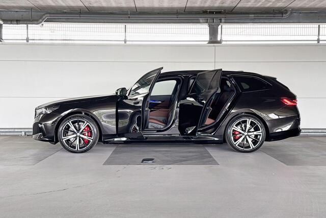 BMW i5 Touring xDrive40 84 kWh | M Sportpakket Pro | Innovation Pack | Travel Pack | Comfort Pack | Huisselectie