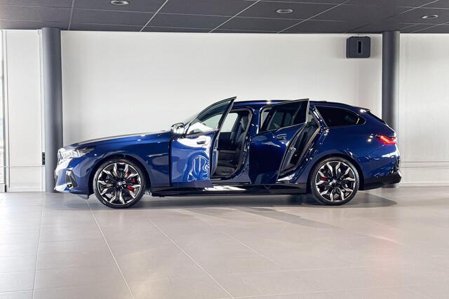 BMW i5 Touring eDrive40 M Sport Edition | M Sport Pro | Glazen Panoramadak | Harman Kardon | Stoelventilatie | Trekhaak |